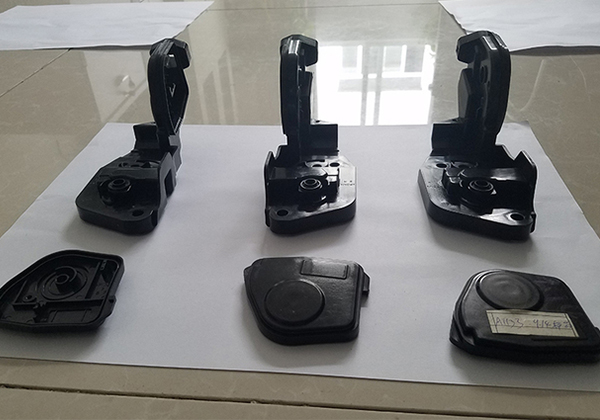 汽(qi)車模具(ju)